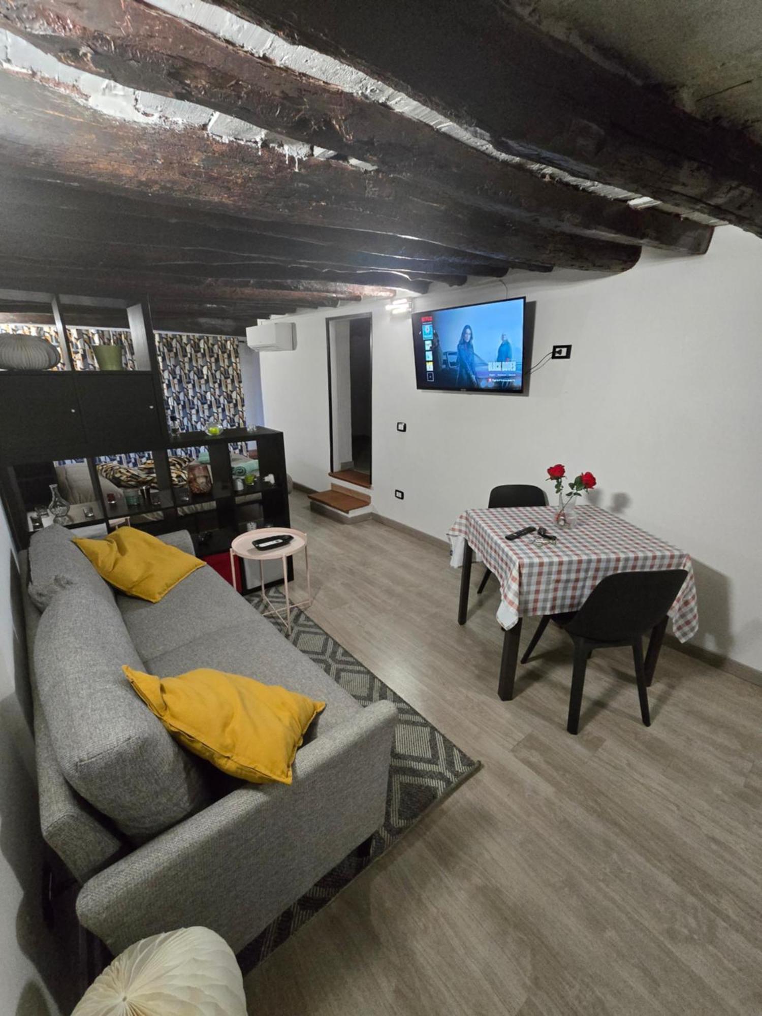 Virginia House 3 *